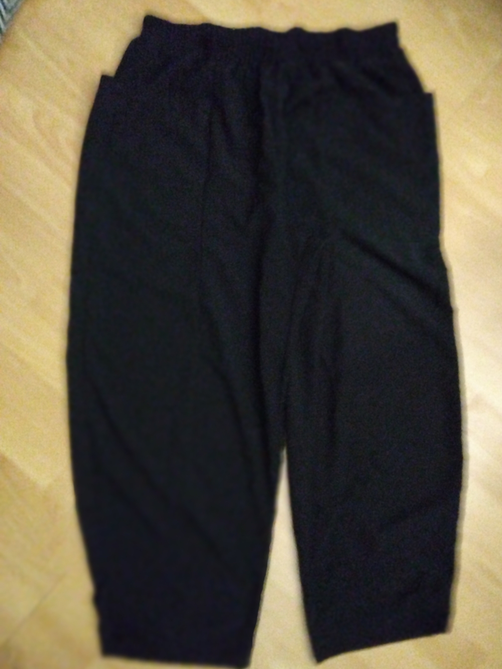 Black Women’s Relaxed Crop Pants